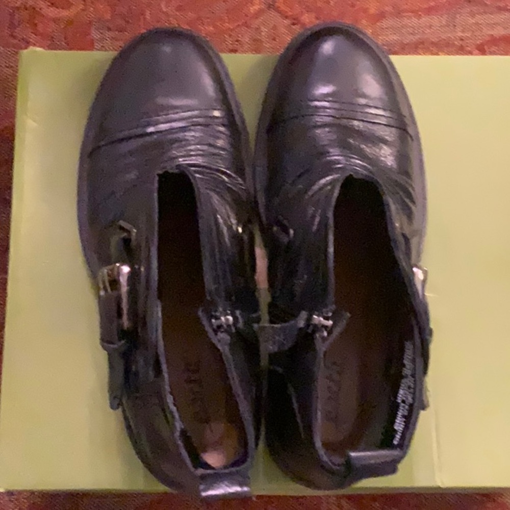 Earth black buckle leather booties. Size 6M